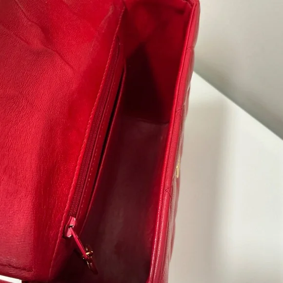Chanel Vintage Red covered CC lambskin flap bag - Picture 8 of 11
